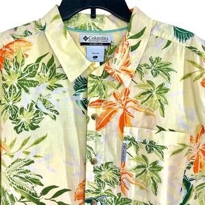 Columbia Sportswear Men's Large Button Up Shirt SS Tropical Floral Fish